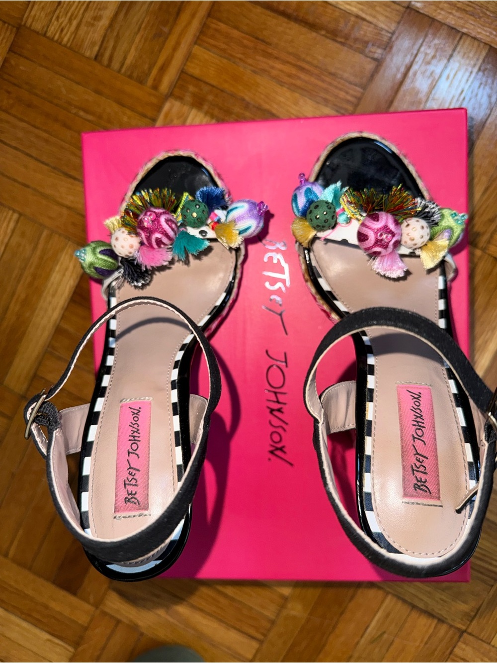 Betsey Johnson polka-dot platform Sandals with Multicolor Pom-Poms - Picture 3 of 7